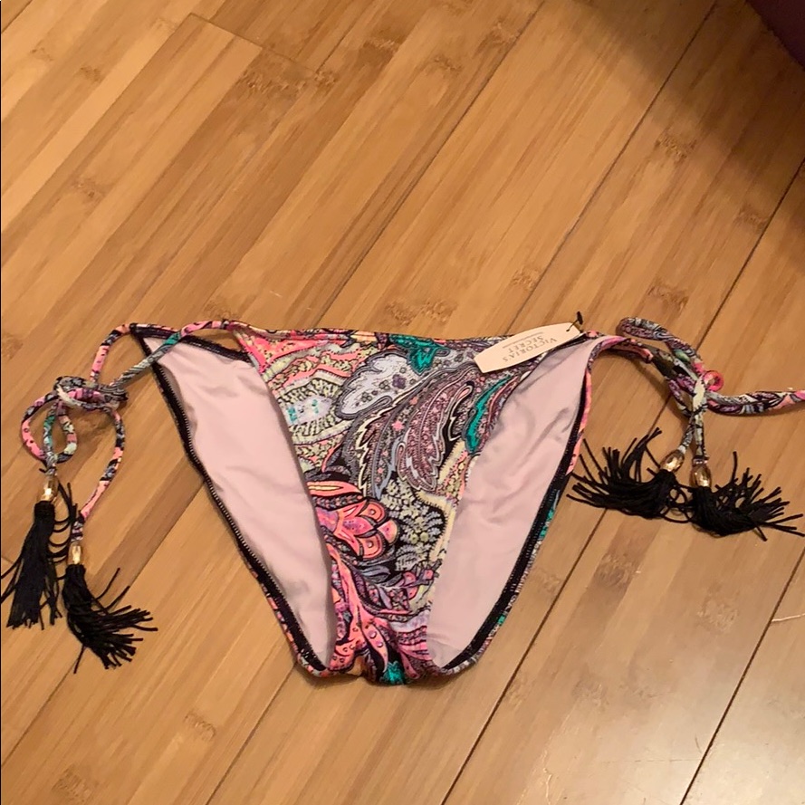 Brand New Vs Bikini Bottom
